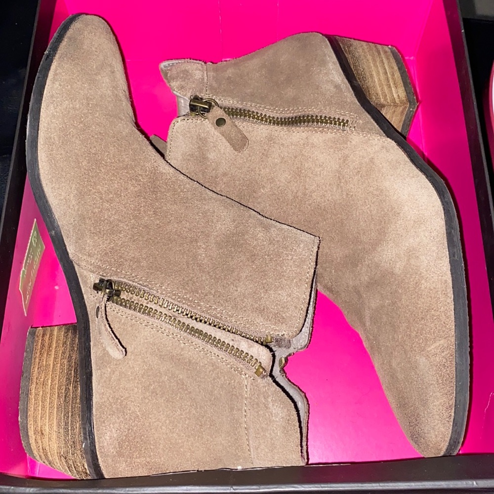 Women’s short boots with heel